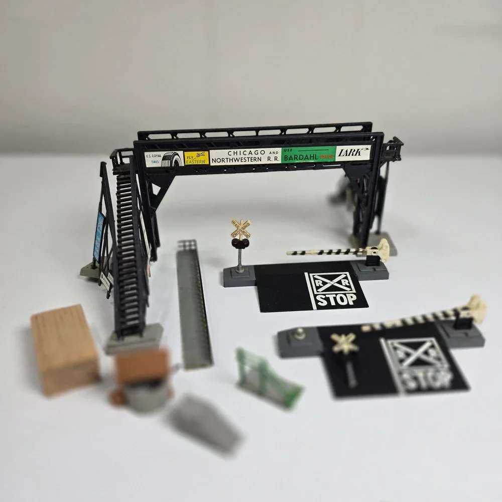Bachmann HO Scale Train Accessories Set Bridge Crossing Signals Plasticville